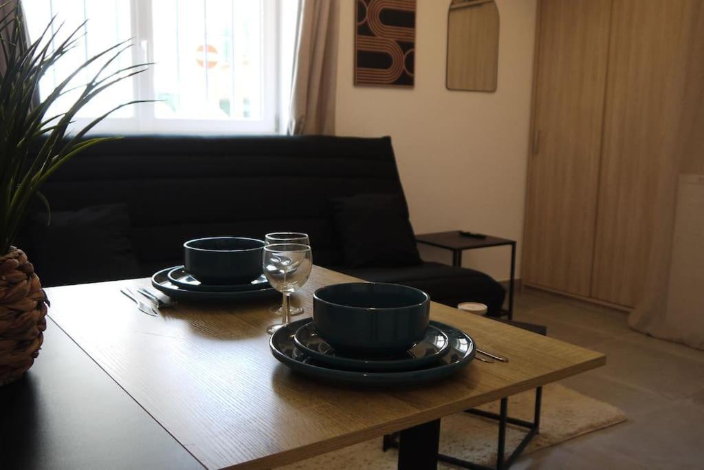 Appartement Petit Cocon Douillet Climatise Pour 2 Pers à La Crau Extérieur photo